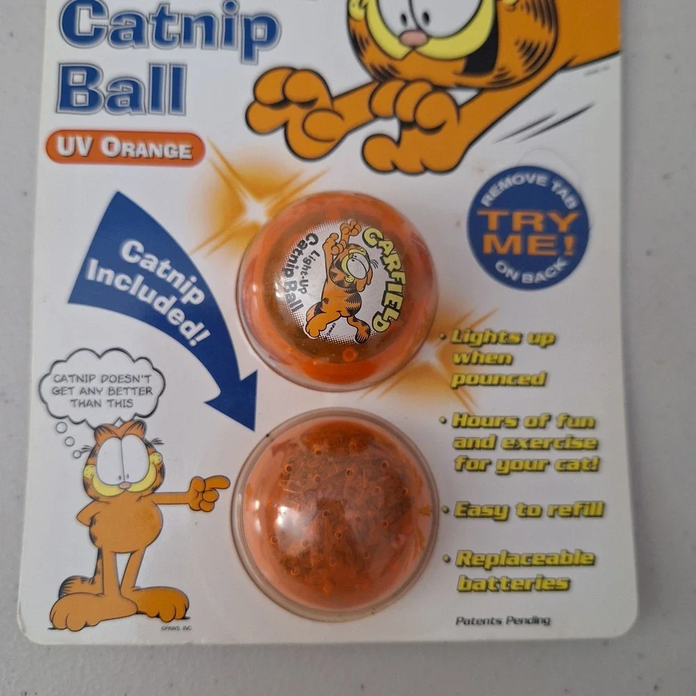 Vintage 2003 PAWS Garfield The‎ Cat Light-Up Catnip Ball Cat Toy